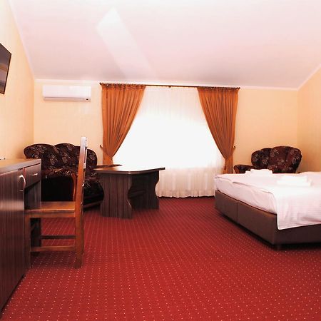 Hotel Restaurant Complex Roman'S Vishenki  Bagian luar foto