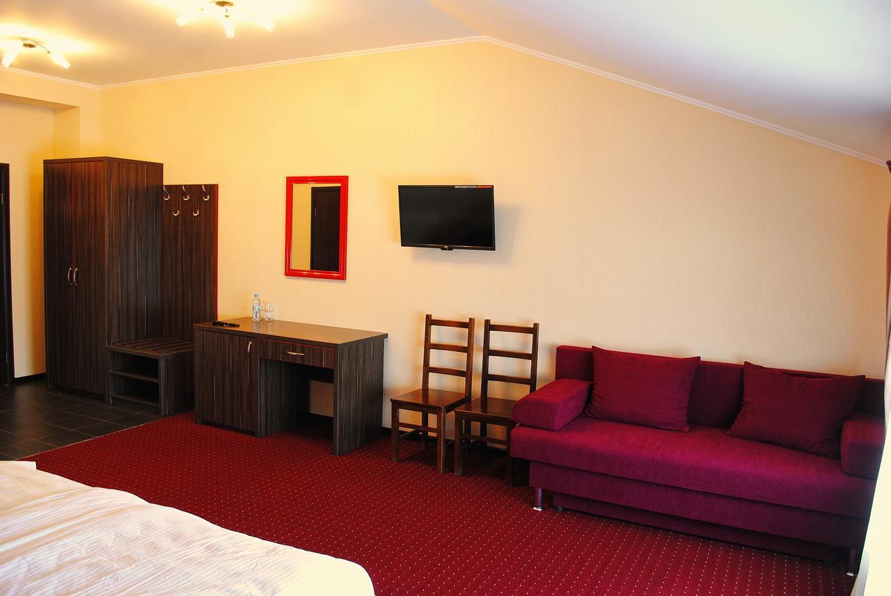 Hotel Restaurant Complex Roman'S Vishenki  Bagian luar foto