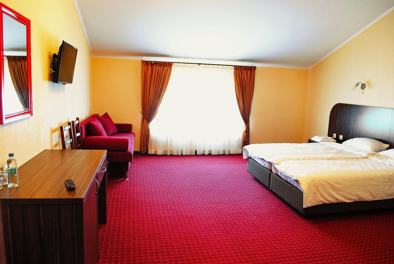 Hotel Restaurant Complex Roman'S Vishenki  Bagian luar foto