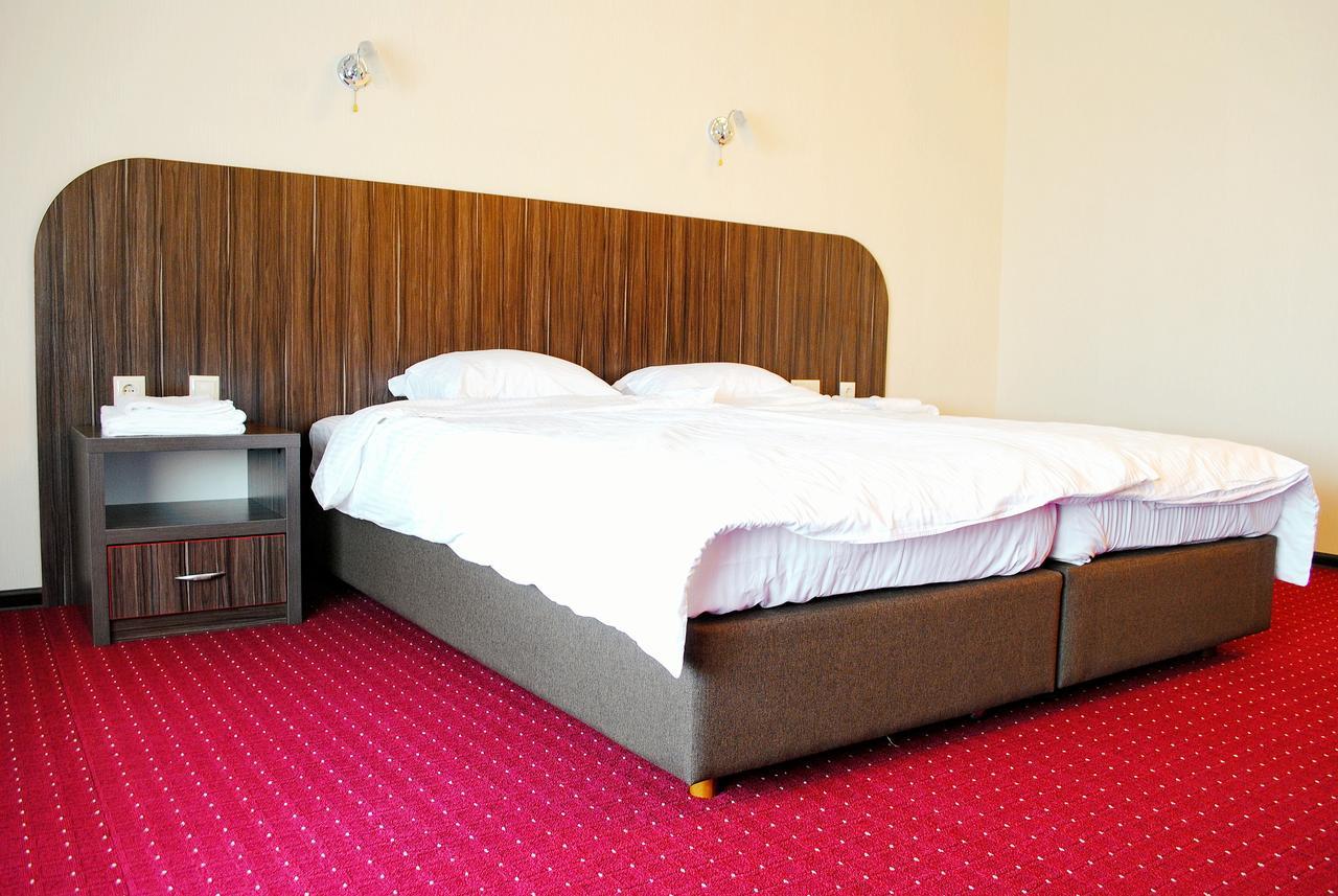 Hotel Restaurant Complex Roman'S Vishenki  Bagian luar foto