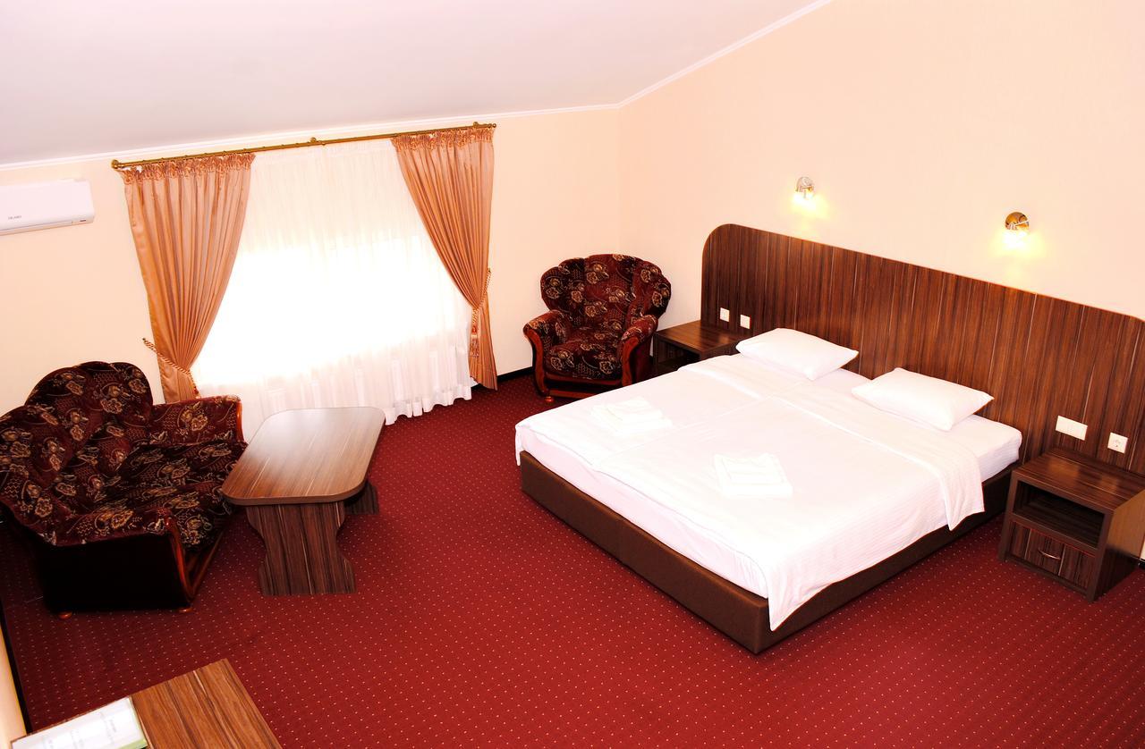 Hotel Restaurant Complex Roman'S Vishenki  Bagian luar foto