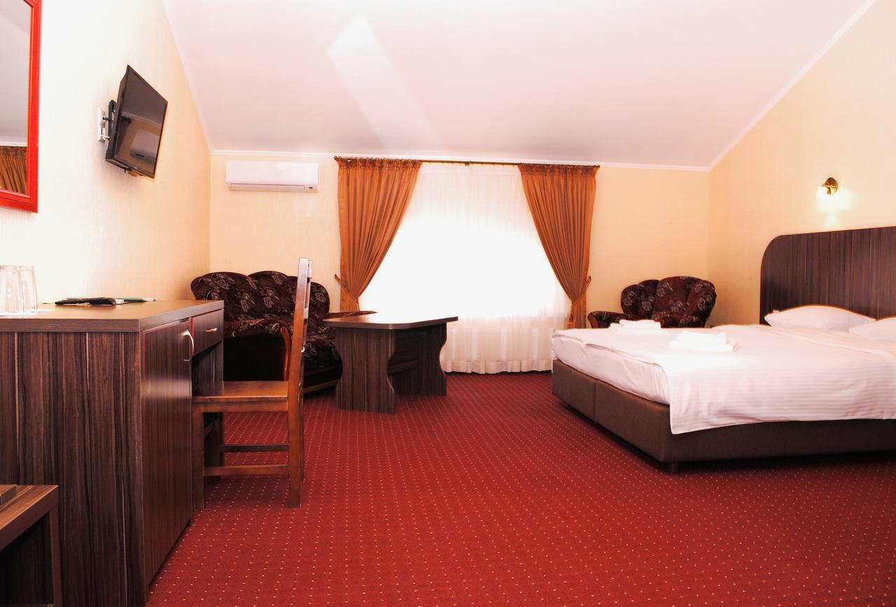 Hotel Restaurant Complex Roman'S Vishenki  Bagian luar foto
